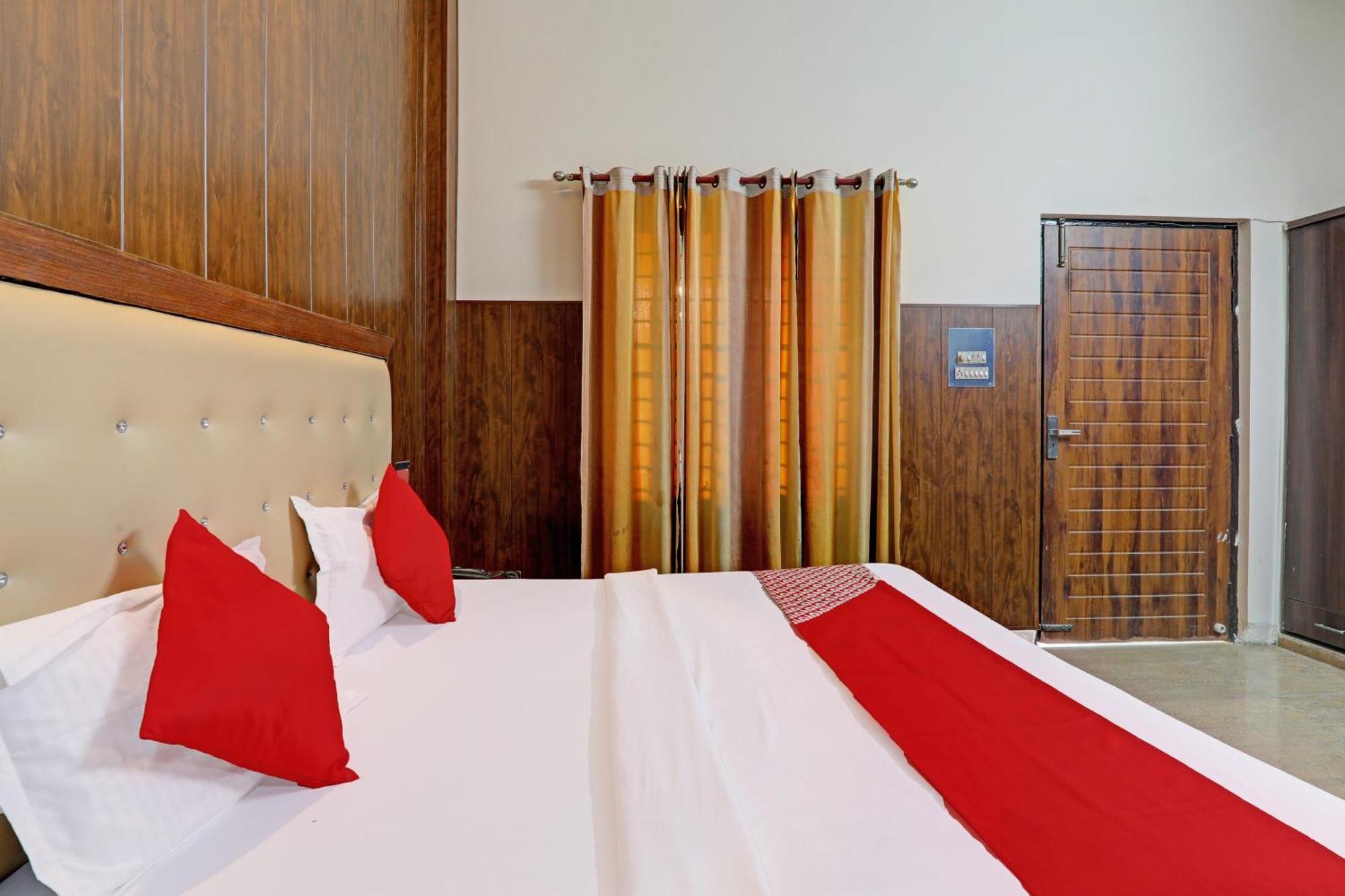 Hotel O Cz Inn ลัคเนา ภายนอก รูปภาพ