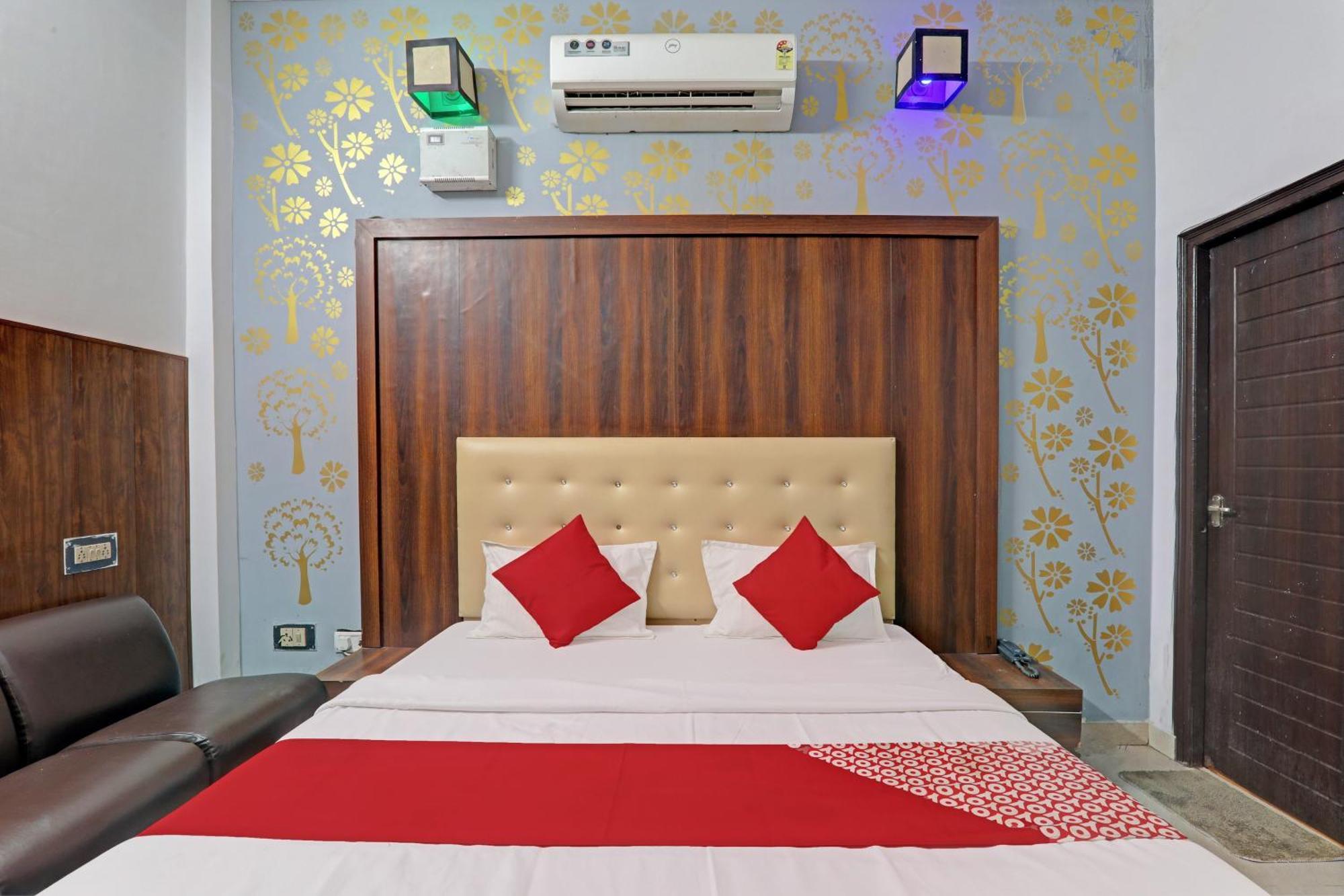 Hotel O Cz Inn ลัคเนา ภายนอก รูปภาพ